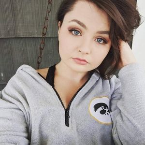 Meet your Posher, Holly